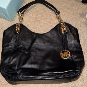 Lack shoulder Michale Kors leather purse and matching wallet